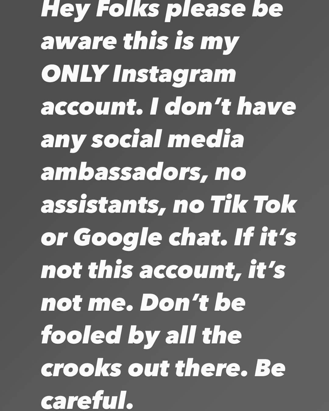 サッシャ・ロイズのインスタグラム：「Please take note and be careful. 🙏」