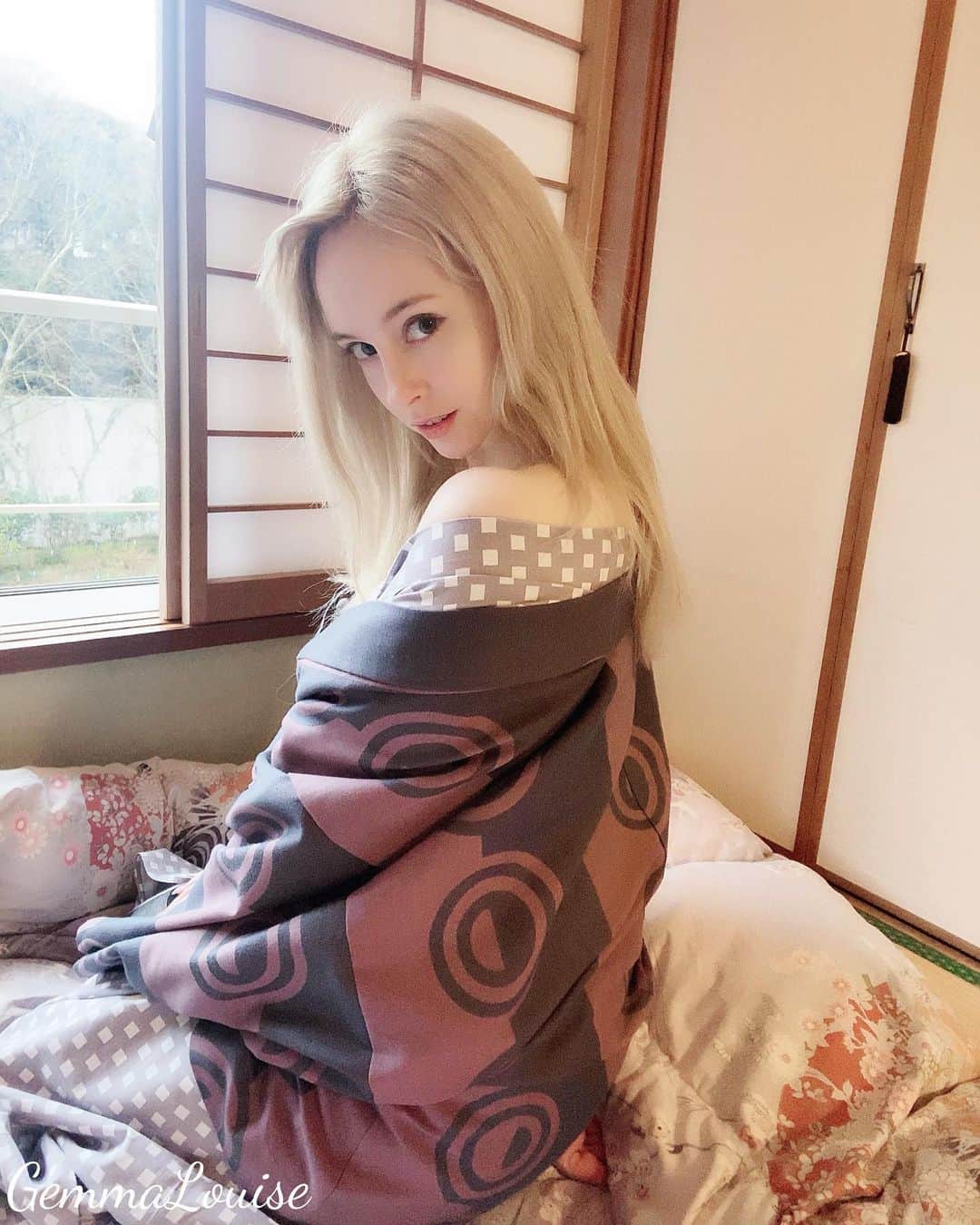 ジェマ・ルイーズのインスタグラム：「おはよう〜Good Morning♨️  #箱根 #浴衣 #温泉 #グラビア #モデル #hakone #onsen #gravure #yukata #kimono #japan」