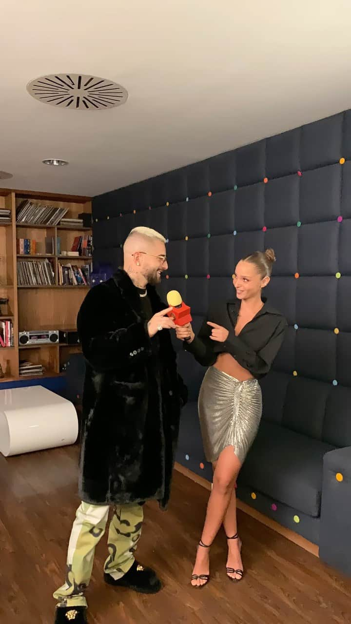 Neta Alchimisterのインスタグラム：「Long time no see @maluma 🤗 My interview with Maluma will be broadcasted on @erevtov on saturday 23:10 pm israeli time 🖤 Don’t miss it!」