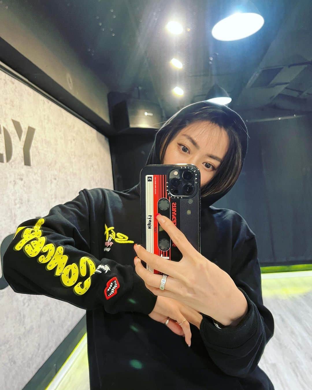松岡李那のインスタグラム：「Dance Dance Dance 🧡 Video Coming soon…👭 @davewonghk  Studio @1st.stagestudio  • • • #dance  #dancestyle  #chromehearts  #groundzero  #jordan1low  #ootd」