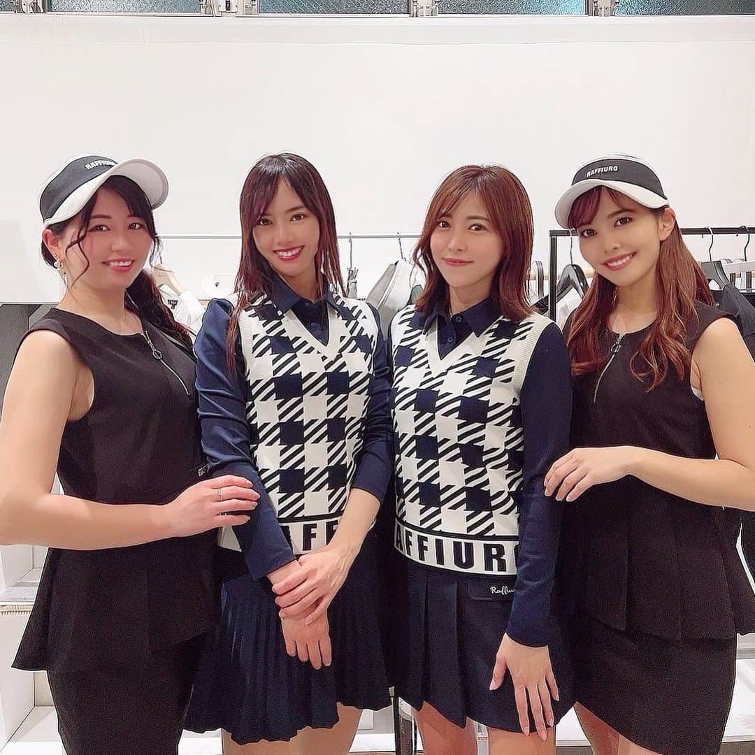 hina2221のインスタグラム：「@raffiuro_japan  POPUP🤍💜 . . .  #ゴルフ女子#ゴルフ男子#ゴルフ初心者#ごるふ女子#ごるふ男子#ゴルフ女子初心者#ゴルフコーデ#ゴルフウェア#インスタゴルフ女子#ゴルフ好き##インスタゴルフ部#ドライバー#スイング動画#巻き髪ロング #ゴルフウェア golfgirlsofinstagram#高尔夫#日焼け」