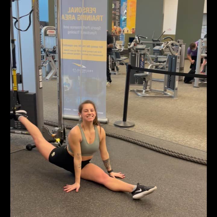 モルガーナ・ギマッキのインスタグラム：「🙃🙂 . . . #aesthetics #beastmode #body #bodybuilding #bodybuilder #cleaneating #dedication #exercise #fitgirl #fitlife #fitnessaddict #fitnessmodel #fitnessmotivation #fitspiration #gains #getfit #girlswholift #gymlove #instafit #lifestyle #muscle #muscles #nopainnogain #nutrition #physique #shredded #strenght #strong #health #lafitness」