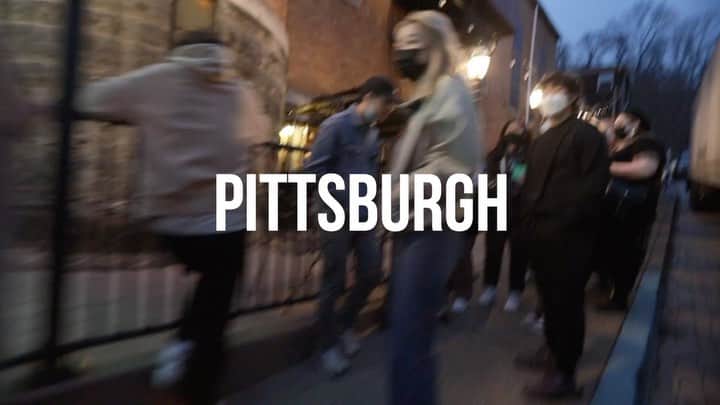 ミスラ・ジン のインスタグラム：「[PITTSBURGH] 👍👍👍👍👍#epikhighisheretour #epikhigh #Pittsburgh  📸 video by @bobo.xxndigo」