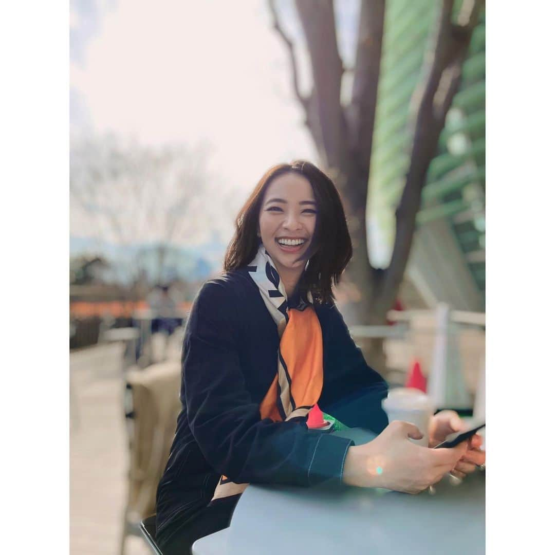 水崎綾女さんのインスタグラム写真 - (水崎綾女Instagram)「What was fun for you today?  桜の時期ですね。 刺激を受けたとっても ステキな一日でした🌸 最近雪が降ったり寒い日もあるけどこの日はとってもお天気が良くてテラスでお茶も出来ました。  jumpsuit @cavezarosso   #🌸 #🌸🌸🌸  #お花見 #cherryblossom  #🍒 #美術館 #ダミアンハースト #ダミアンハースト桜 #国立新美術館 #桜　#cafe」3月23日 14時53分 - misakiayame