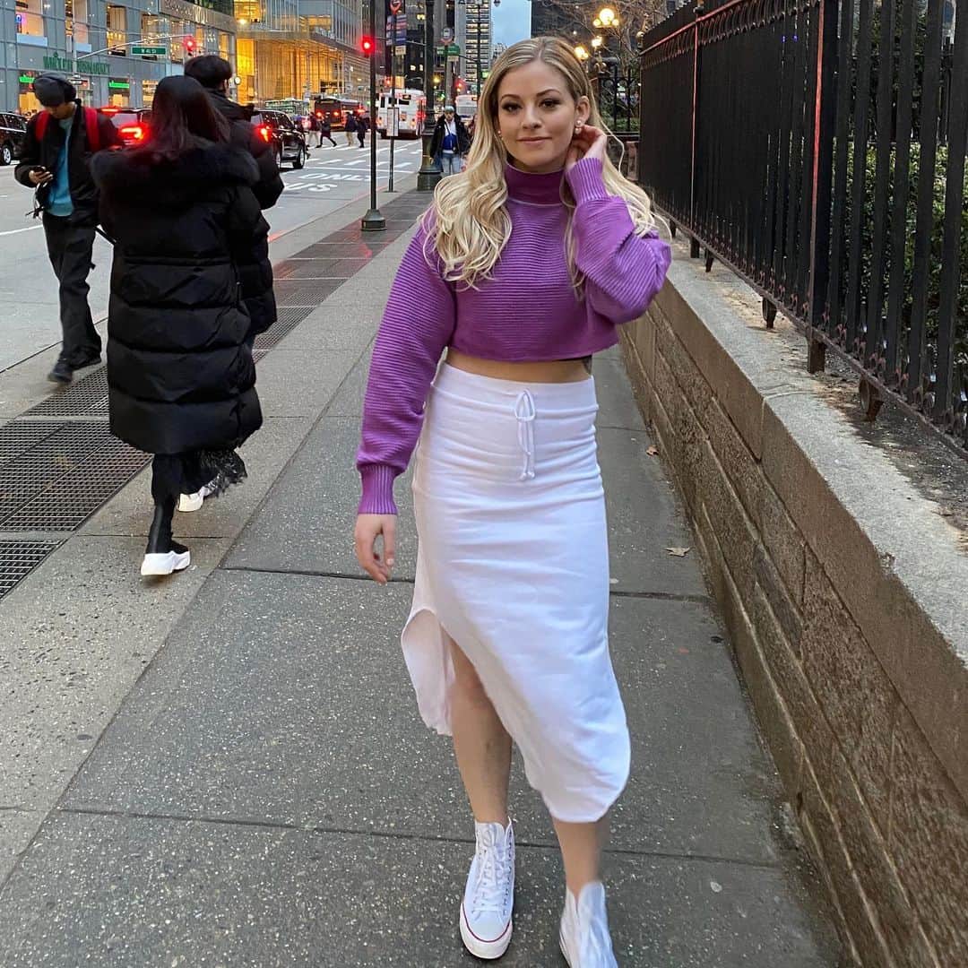 グレイシー・ゴールドのインスタグラム：「I’m excited to partner with @jedfoundation and @officeofmentalhealth in their efforts to support the mental health of high school students through the Let’s Talk NYC initiative. If you’d like to learn more about this campaign, including resources for students, school staff, and parents by clicking, just click link in @jedfoundation’s bio! #LetsTalkNYC」