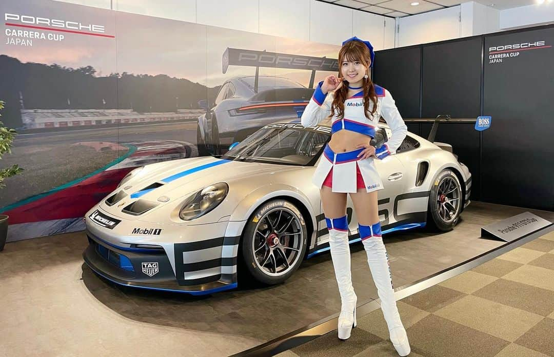 宮瀬七海さんのインスタグラム写真 - (宮瀬七海Instagram)「【ご報告】 Mobil1レーシングサポーターズ2022に決定しました💙💙  Mobil1の広告塔して、 体制発表できるのも3年目となり嬉しいです🥰✨  また.ᐟ.ᐟ.ᐟ Mobil1レースクイーンは、 今シーズンから 『Mobil1レーシングサポーターズ』 として"新たに活動を開始"します！  引き続きSUPERGT、スーパーフォーミュラを中心に活動していきます☺️💙  わたしも今シーズン新たな気持ちで Mobil1レーシングサポーターズとして！ 頑張りますので 皆さま変わらぬ応援をお願いします🌸  Mobil1は、 どんなに過酷な状況下でも！ エンジンを保護し、優れたエンジンオイル性能が発揮できるよう開発された卓越した合成油です！ サーキットで走っているマシンにも 市販されているMobil1が使われています☝️💙 ぜひ皆様の車でも試してみてくださいね🥰✨  Mobil1レーシングサポーターズと 名称が変化したのは 私たちのスポンサー様であるMobil1の 国内販売に関しまして、 4月1日以降エクソン・モービルジャパンが行うことになりイメージが一新されました！ またコロナ禍で難しい状況下ではありますが、 サーキット以外でも活動の場をを広げていきたいという想いから Mobil1レーシングサポーターズとなりました！ 素敵なユニット名を考えていただき 本当に嬉しく思います😌✨✨✨  2022年シーズンも皆さま応援よろしくお願いしますっ🥰💙  .  #体制発表  #Mobil1 #エクソンモービル  #エクソンモービルジャパン #Mobil1レーシングサポーターズ #SUPERGT #スーパーフォーミュラ #レース #race #モータースポーツ #Porsche #ポルシェ  #support #supporter #cheer  #エンジンオイル #oil #モービルワン #☝️ #宮瀬七海 #model #smile #photo  #porschecup #carphotography  #new #debut」3月23日 11時32分 - nanami_miyase