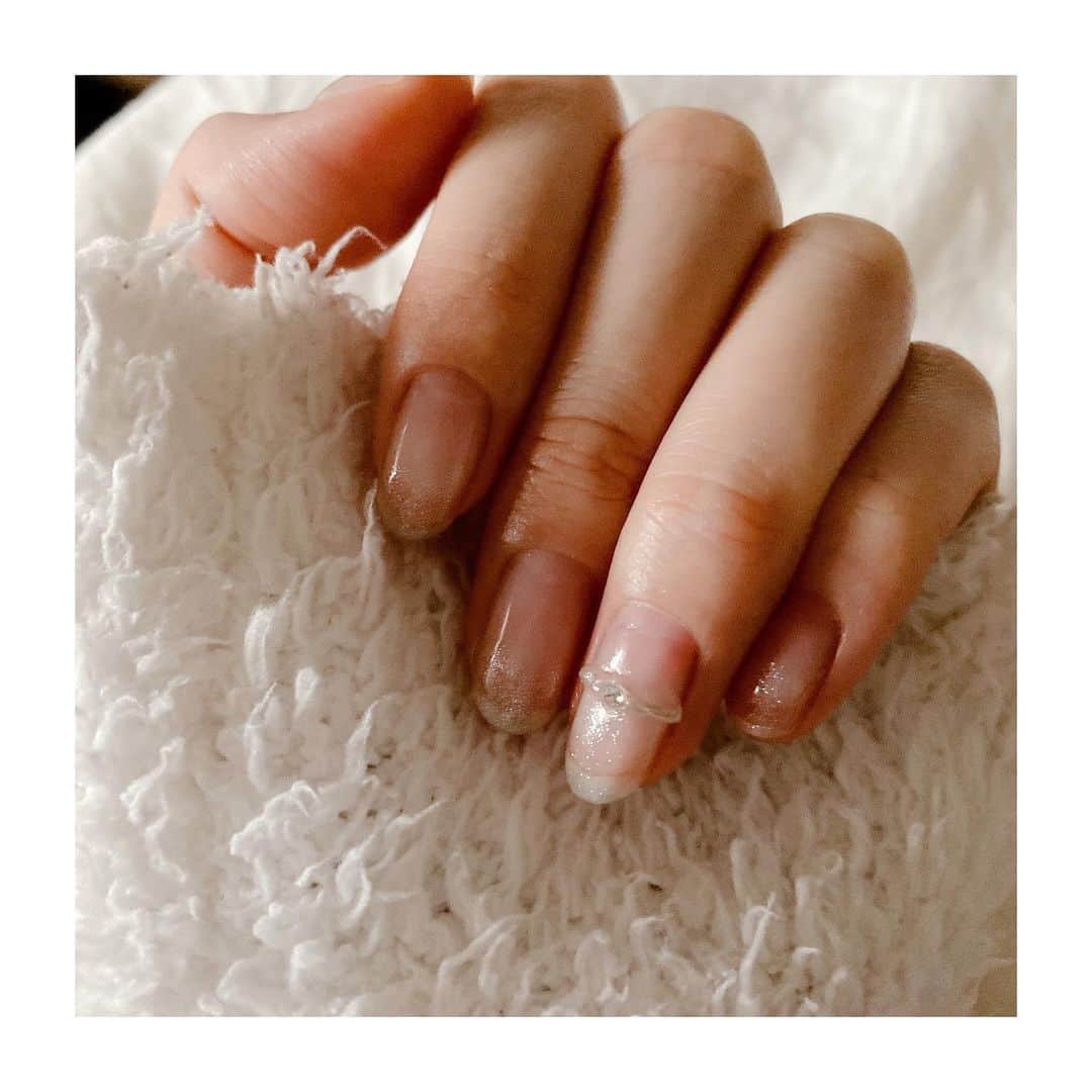 檜山沙耶さんのインスタグラム写真 - (檜山沙耶Instagram)「久々のジェルネイル💎 指先が綺麗だと心が弾みます。 ソリッドジェルは親友に作ってもらいました💠  #ジェルネイル #ジェルネイルセルフ #マグネットネイル」3月23日 11時54分 - sayahiyama