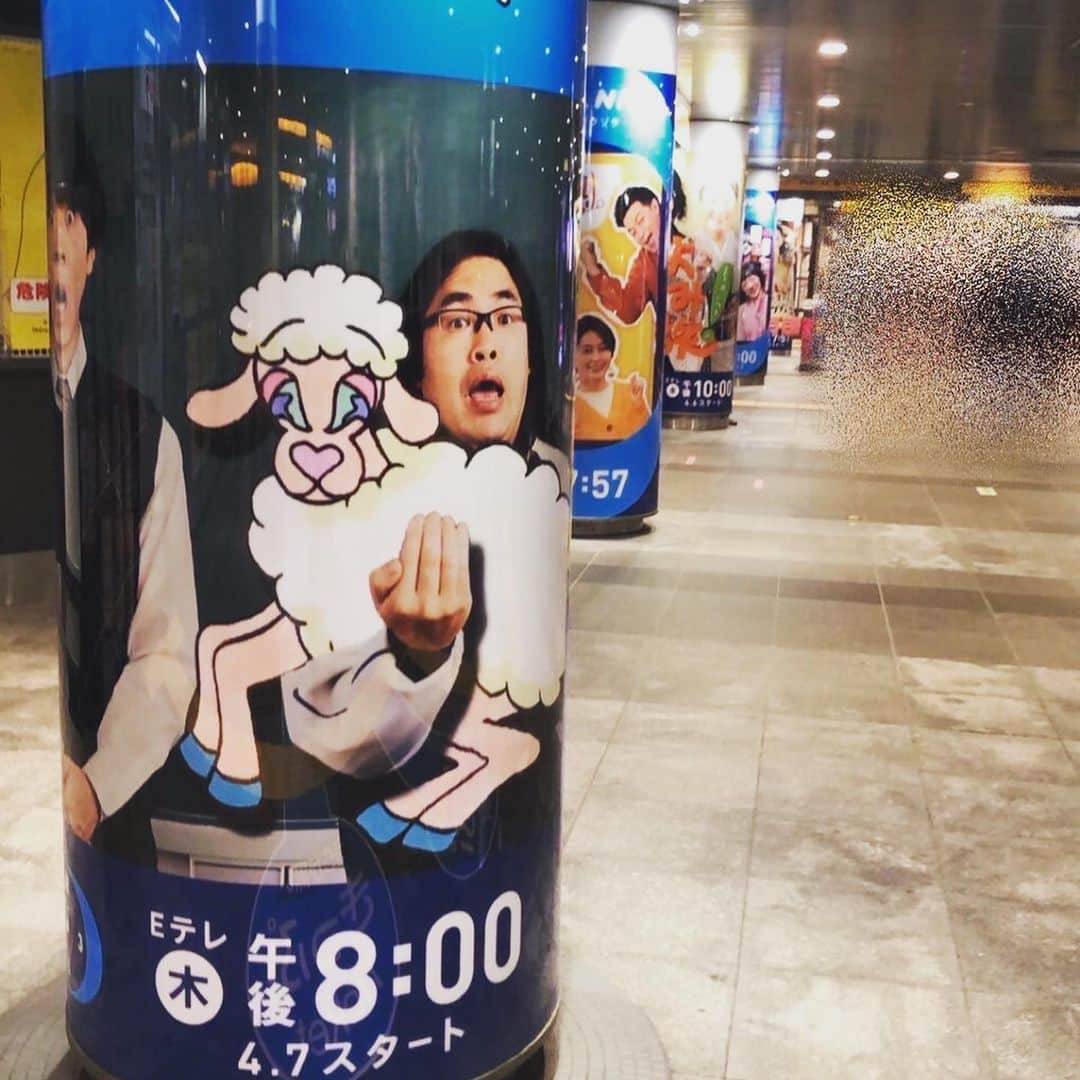 ワタナベリョウタさんのインスタグラム写真 - (ワタナベリョウタInstagram)「渋谷にロッチ⁉︎  4/7より放送がスタートする ロッチのレギュラー番組 Eテレ「ロッチと子羊」が 渋谷下記エリアにて掲載中☺︎  ・「渋谷駅 田園都市線アドサークル」 ・「京王 渋谷KDGウェーブ」 ・「JR渋谷駅 臨時集中貼り」 ・「東急東横 渋谷駅 スーパーボード」   今週日曜（3/27）までの限定です💨  #ロッチ #中岡創一 #コカドケンタロウ #NHK #Eテレ #ロッチと子羊 #新番組 #哲学」3月23日 12時01分 - lotti_mng