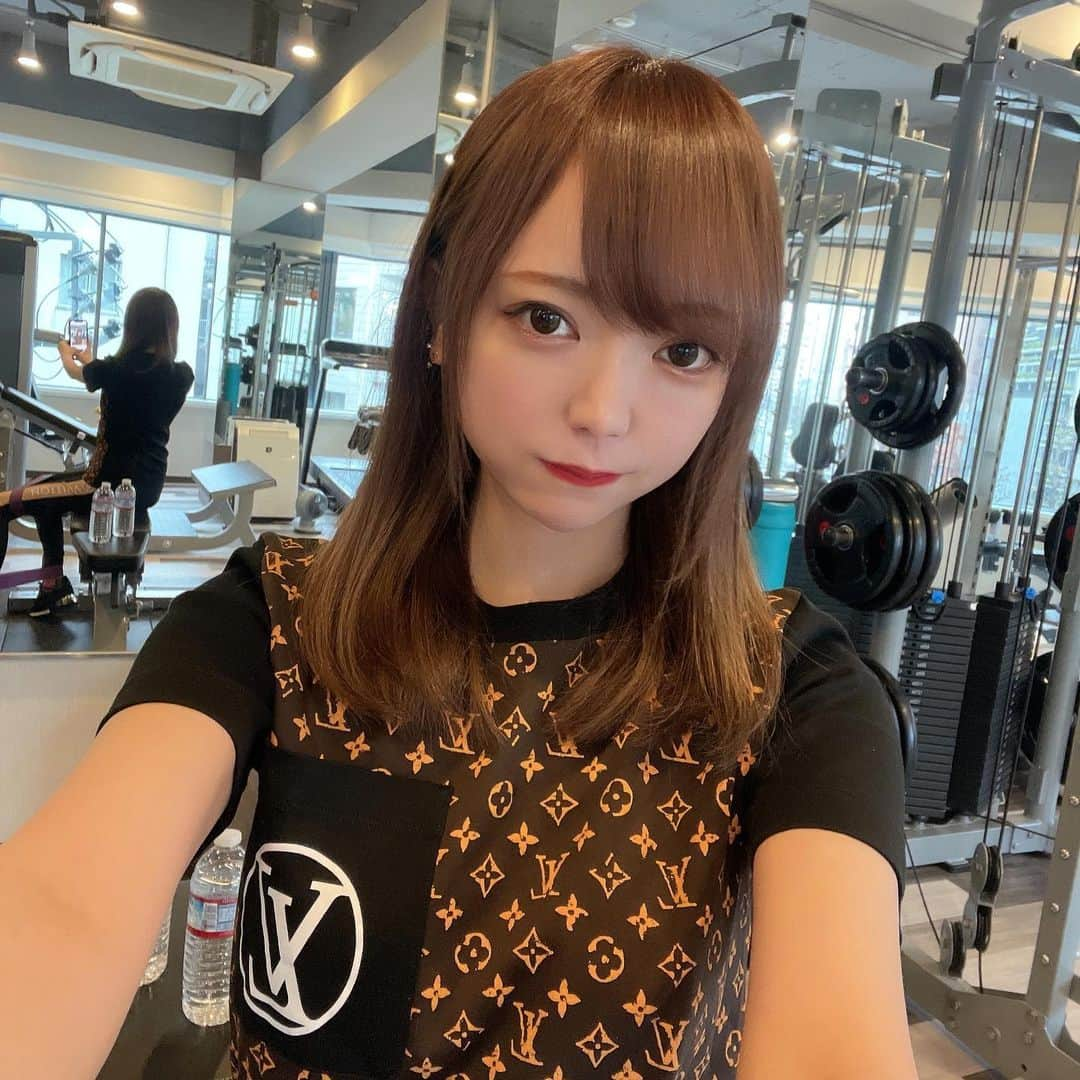 鎌田紘子のインスタグラム：「こっちに意味のないテキトーな自撮り載っけてますが、本垢これです→ @hirokokamata1212  よろしゅ。本垢は写真集作ってるつもりで投稿してます、」