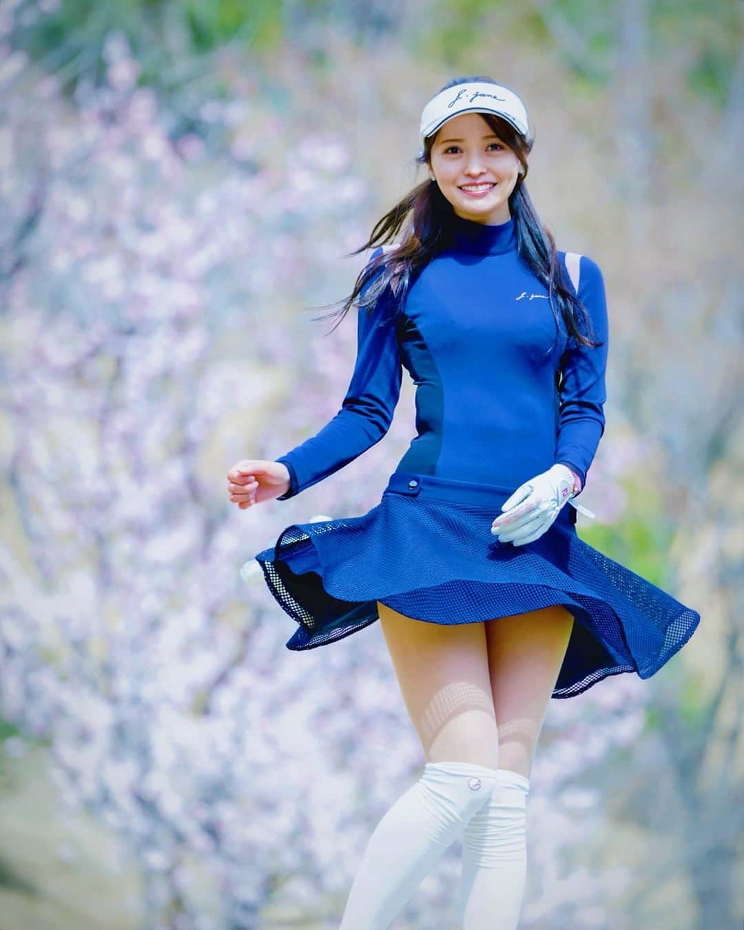 黒澤ゆりかのインスタグラム：「どんどん春めいてきてるね🌸  今年はなんだか楽しい物をたくさん見つけてて競馬🏇にゴルフ⛳️にふわり💃にヴァイオリン🎻に夢の国🐭とプライベートが盛りだくさんです😂  ゴルフウエア可愛かったな💓」