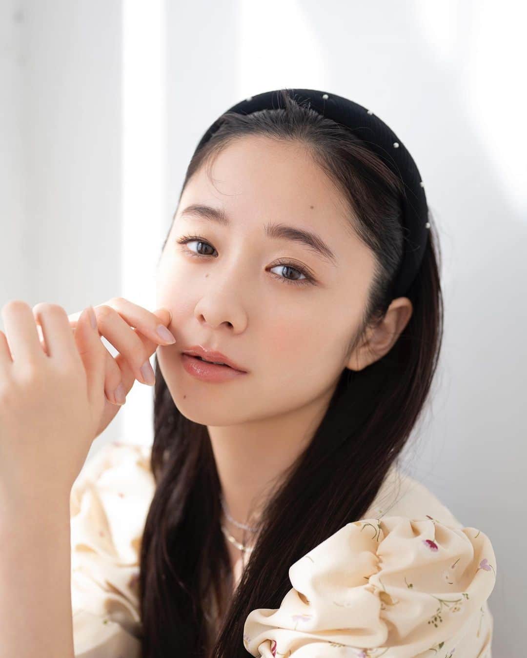 花盛友里のインスタグラム：「Shooting for @nonno_magazine   堀田真由ちゃん、シンプルに、だ、い、す、き！！」