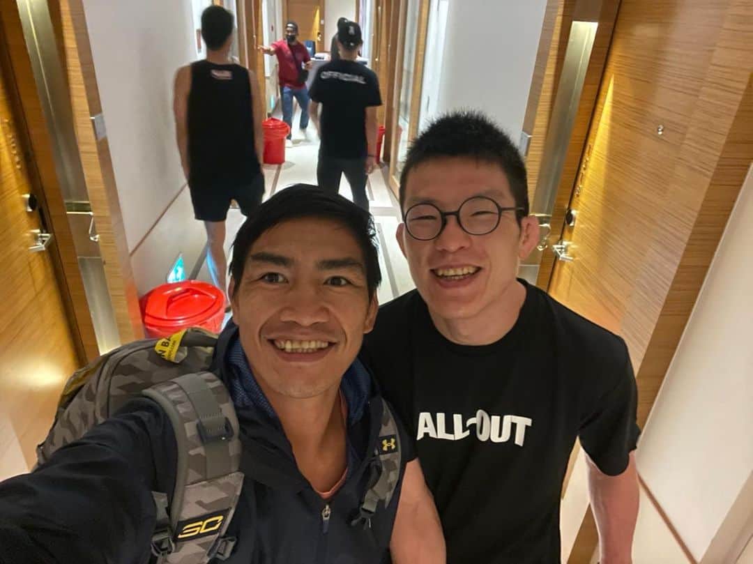 青木真也のインスタグラム：「同級生エドアルドフォラヤン　ONE10年選手　フィリピン行きたい#onechampionship #eduardfolayang #shinyaaoki#singapore」