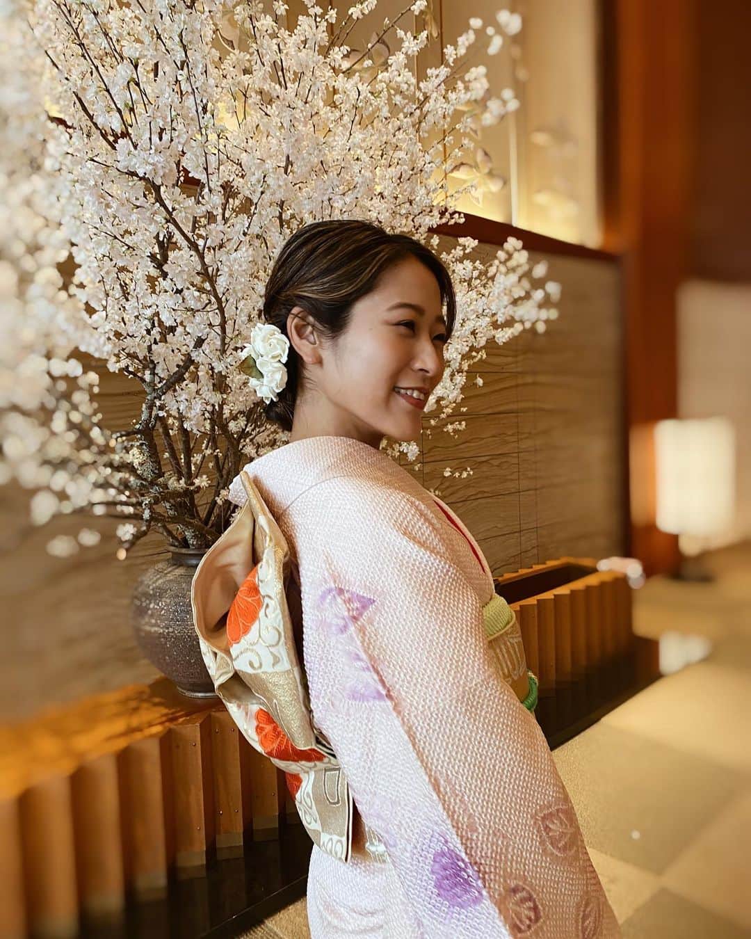 上野智子さんのインスタグラム写真 - (上野智子Instagram)「なんと、5回目のお振袖🌸 背筋が伸びますよねえ〜30になっても着られる、なんなら成人式のときよりも今の方がしっくりくる総絞りです。♡  #振袖」3月23日 23時55分 - tomokoueno