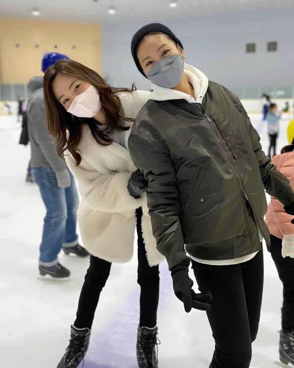 のインスタグラム：「連休にナオちゃん親子とスケート&映画&温泉😊  @nao_nao310  映画は『KAPPEI』を観たんだけど、これがまためちゃめちゃ面白かった🤣🤣🤣  盛りだくさんな楽しい休日💕  そして、最後は急遽ナオちゃん家にお泊まりすることに🏠️  楽しすぎたー😁❤  ナオちゃん、ありがとー😉👍️  #スケート #映画 #kappei #親子 #ママ #ママモデル #モデル #mama #mamamodel #model」