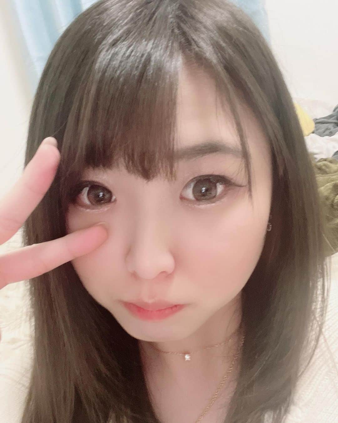 黒崎みかのインスタグラム：「黒崎は元気ですよー これからちゃんと更新していきますね🤥  #黒崎みか#セクシー女優#休日#instagram #カプセルエージェンシー #東京」