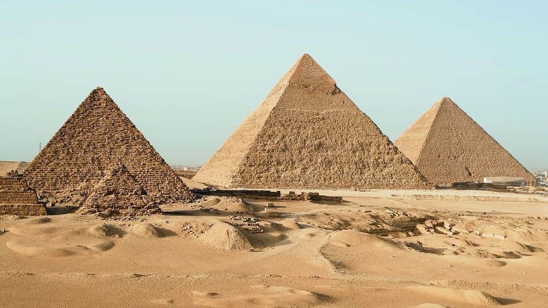 Maroon 5のインスタグラム：「Maroon 5 Live At The Pyramids!  May 3rd  Tickets in bio (Music by @jesseroyal + @vaaalsongs)」