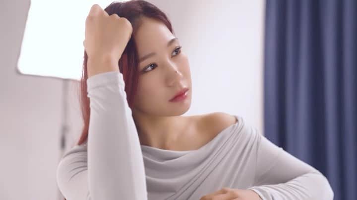 ユ・ヒョンジのインスタグラム：「_ 다가올 여름햇볕아래 피부관리는 기미,주름,열노화방지,수분보습까지완벽한  @avajar.official 하세요 !  _ #🍯피부를위해 _ #에이바자르 #골프썬패치 #골프패치 #썬패치」