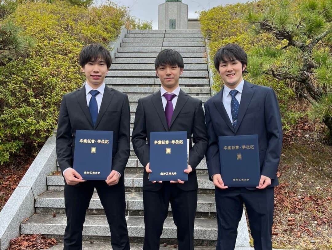 木造勇人さんのインスタグラム写真 - (木造勇人Instagram)「卒業しました🌸  名古屋電気学園に10年間、 長かったけど濃い10年でした。  こんな僕を面倒見てくださった先輩方や後輩達ありがとうございました😊  これからは社会人として前進していきます‼️  #愛知工業大学 #卒業 #名古屋電気学園 #10年間 #お世話になりました」3月23日 16時57分 - yuto_kizukuri