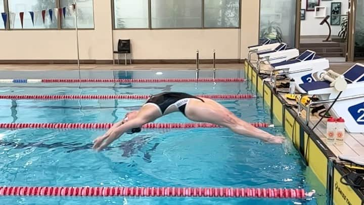 キーラ・トゥサントのインスタグラム：「Is it even a training camp without a backstroke start video? 🤷🏼‍♀️ #ArenaWaterInstinct #elkedagbeter」