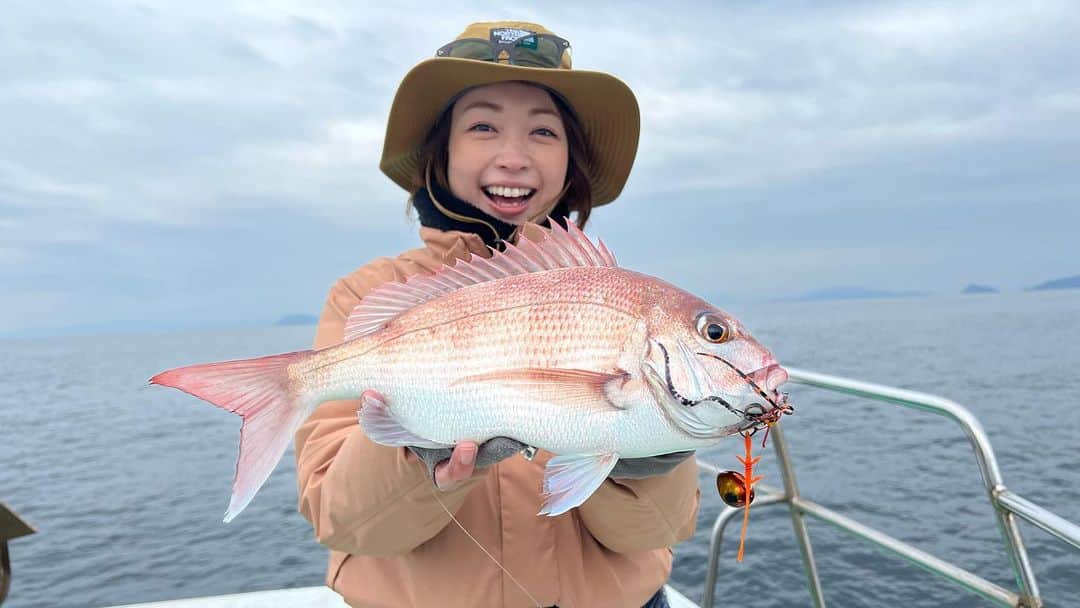 小雪さんのインスタグラム写真 - (小雪Instagram)「🎣 綺麗な真鯛！ 楽しかったぁ🌸 食べるの楽しみ🤤！  釣りビジョン 発見！すごかby九州4/18放送予定◎ (近くなったらまたお知らせします)  #釣り #鯛 #大分県 #豊後水道 #ディープタイラバ」3月23日 18時16分 - koyuki2