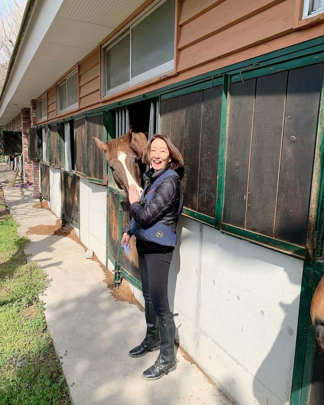 長野智子さんのインスタグラム写真 - (長野智子Instagram)「久しぶり🐴❤️  #乗馬 #馬 #かわいいにも程がある #久しぶりすぎなのでいちから出直します」3月23日 18時58分 - naganotomoko