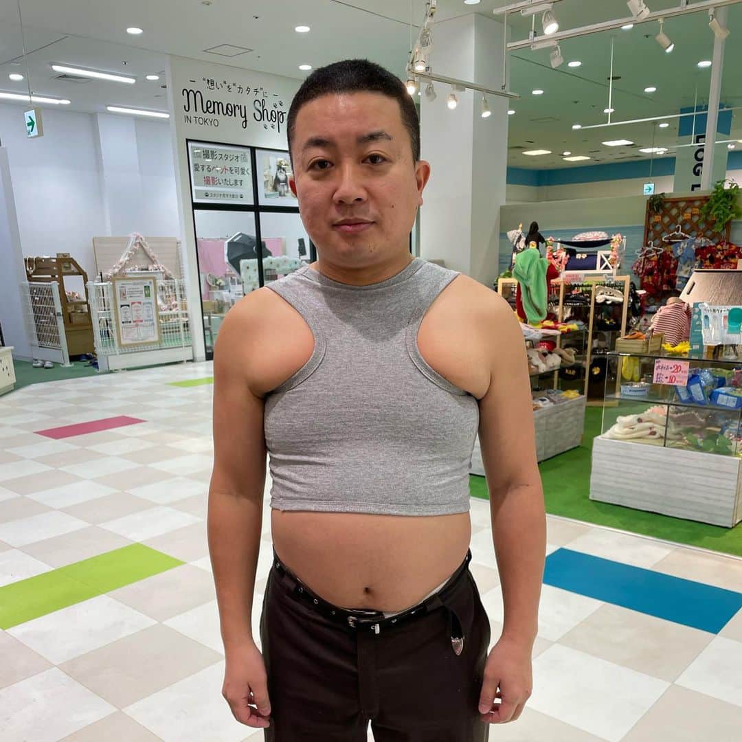 長田庄平のインスタグラム：「ドッグコーデ  #ファッション #ドックコーデ #しっかり買い取りました #有吉の壁 #チョコレートプラネット」