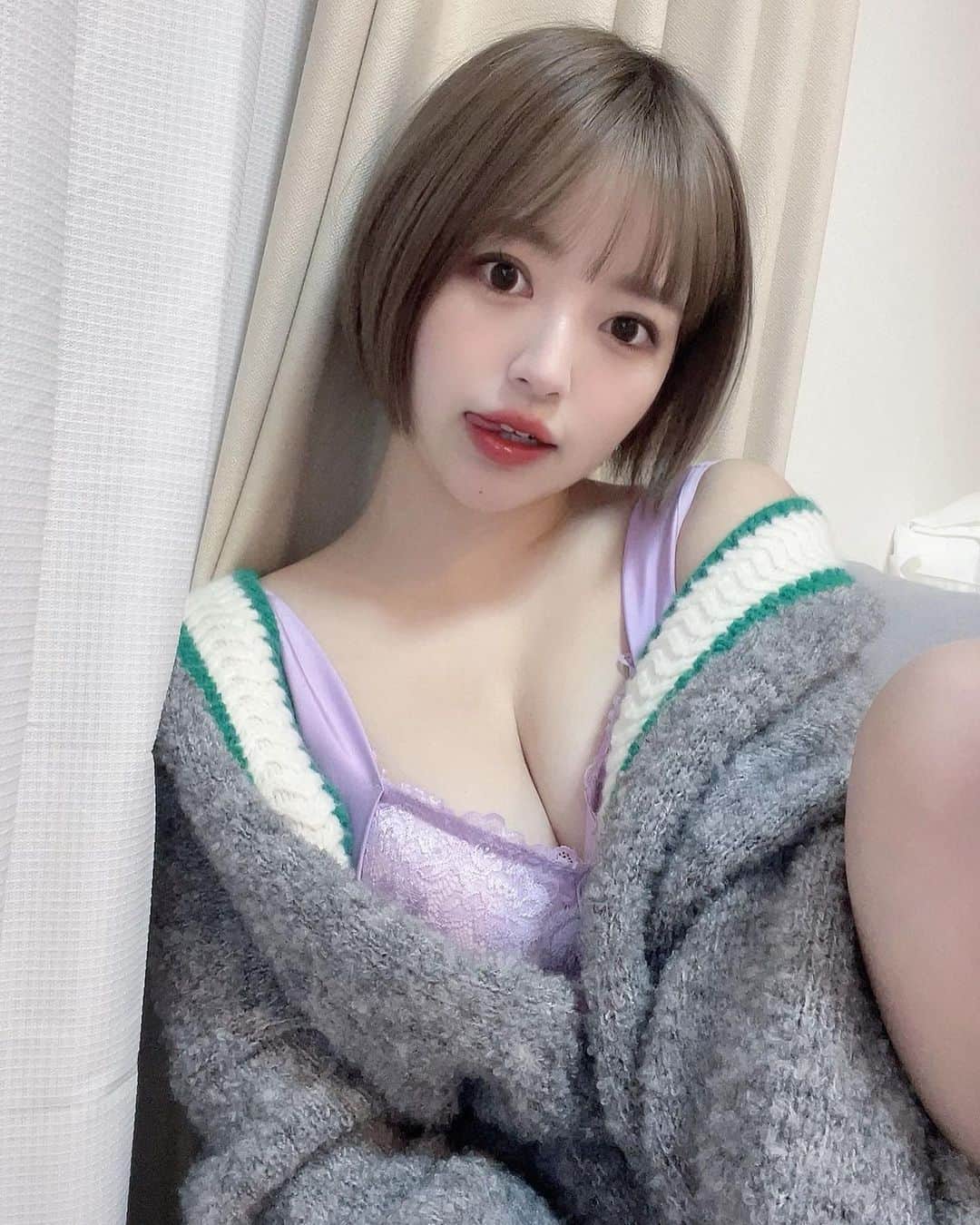 のインスタグラム：「もう春ですね🌸🌷🐝 ポカポカ天気ですぐ気分上がるタイプなので早くもっと暖かくなってほしいなぁ🤭🫶🏻🫧💕」