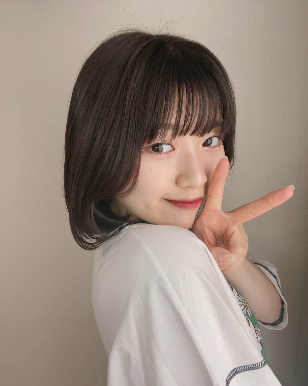沢村りさのインスタグラム：「‪✌︎ ⁡ ⁡ #Lilyofthevalley #リリバリ #沢村りさ #03 #12 #18 #2022 #ボブ #内巻き  #ヘアアレンジ #ボブアレンジ #ピンクメイク #メイク #自撮り」