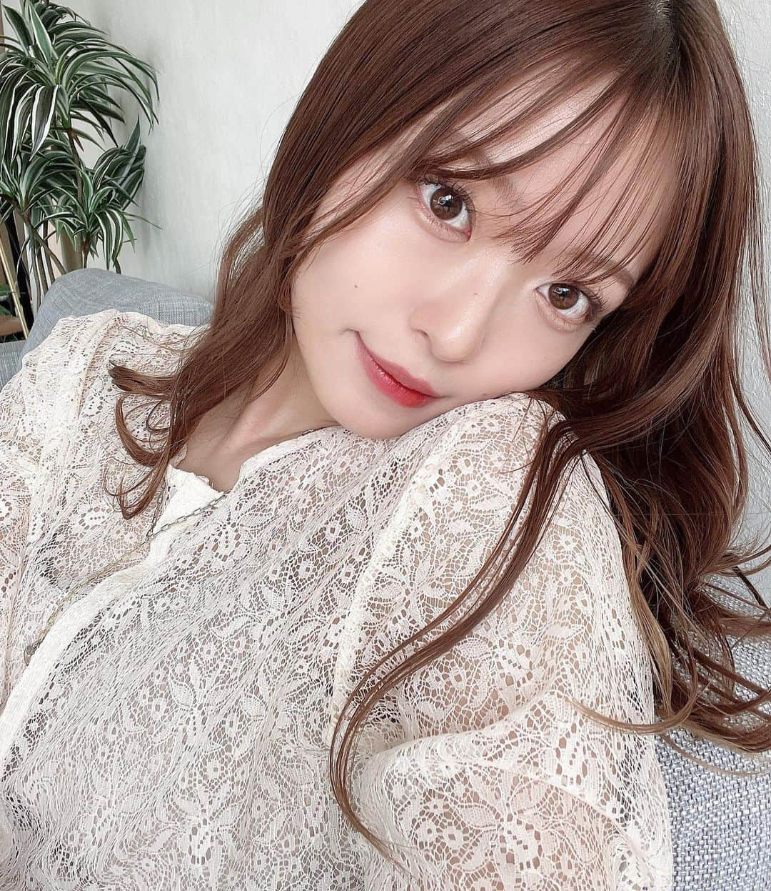 吉次玲奈さんのインスタグラム写真 - (吉次玲奈Instagram)「iPhone13proにしたので 画質がとっても良くなりました👏✨ ⁡ 今日発売開始のシアーレースカーディガン 可愛すぎてお気に入り☺️💐 ⁡ #vannie_u #ヴァニーユー　#156cmコーデ #zozotown  ⁡ ⁡」3月23日 20時23分 - rena_yoshitsugu