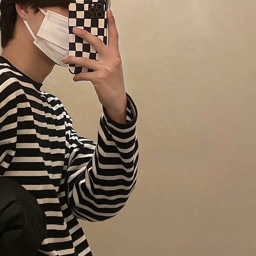 のインスタグラム：「囚人？」
