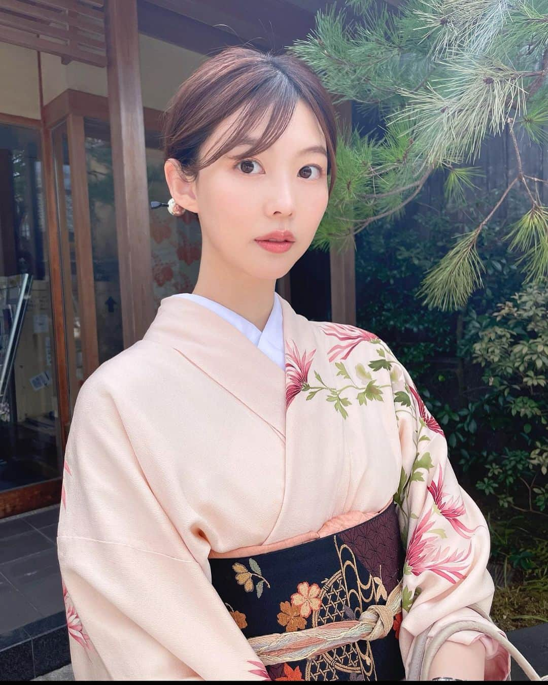 松田紗和のインスタグラム：「京都🌸 初めてのお着物観光しました☺︎  遠出する時は、食事と宿だけ予約して基本ノープラン！ のわりに、今回はすんごい上手に時間使えた😚  #京都旅行#着物#着物コーディネート#京都観光#kyoto#trip#happy#time」