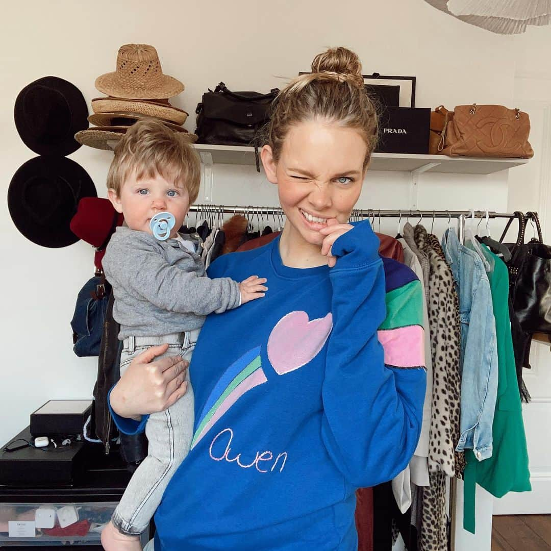 Marloes Horstさんのインスタグラム写真 - (Marloes HorstInstagram)「Personalized items became a favorite when i met him 💙   Thank you Sophie for the beautiful sweater. Blue is my favorite color 🦋」3月23日 21時29分 - marloeshorst