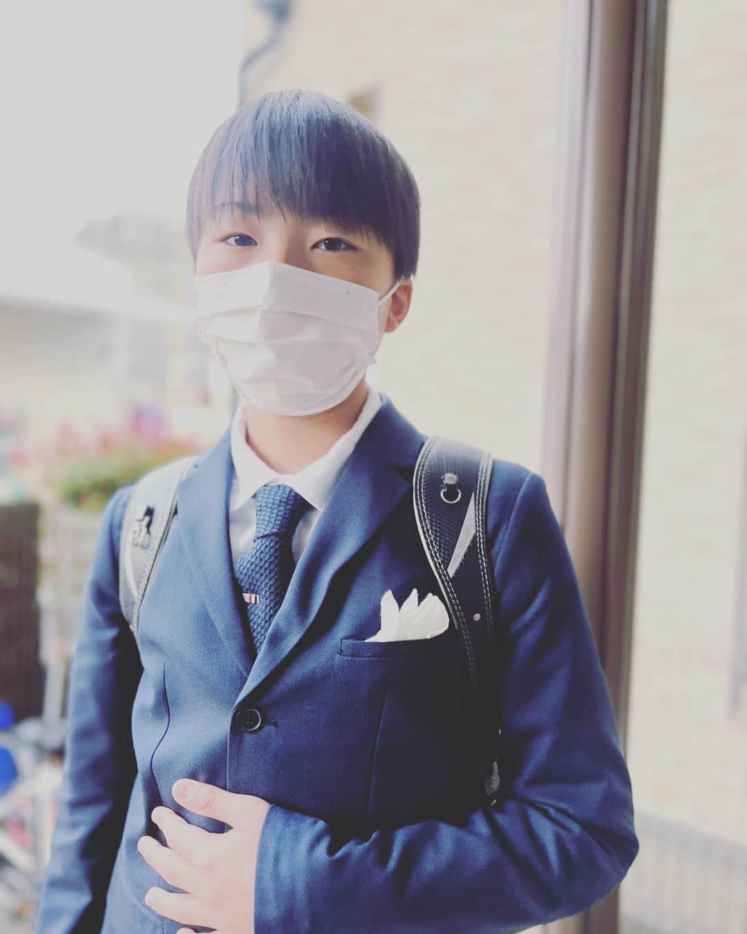 都築龍太のインスタグラム：「息子無事卒業。」
