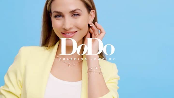アン・キャサリン・ボメルのインスタグラム：「Happy to be the new ambassador for @dodojewels 🤍 have a look into my story to see more of their charming jewelry #DoDoButterfly  #DoDoJewels Anzeige」