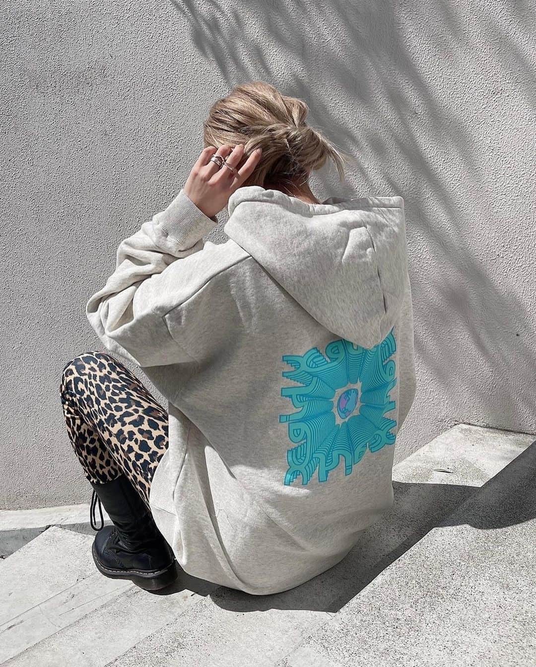 XGIRL_ootdのインスタグラム：「#xgirl_ootd @honoka_tkhs 168cm 　 X-girl store STAFF 　 ------------------------------------ ▪️EARTH AND MILLS LOGO SWEAT HOODIE ￥13,200(税込) ▪️MULTI PATTERN EASY SLIM STRAIGHT PANTS ￥8,250(税込) ------------------------------------ 　 #xgirl #xgirljp #xgirlus #エックスガール #ストリートコーデ #ストリートファッション #スタッフスナップ #ootd #ootdfashion #outfitoftheday #春コーデ #パーカーコーデ #フーディー #パーカー」