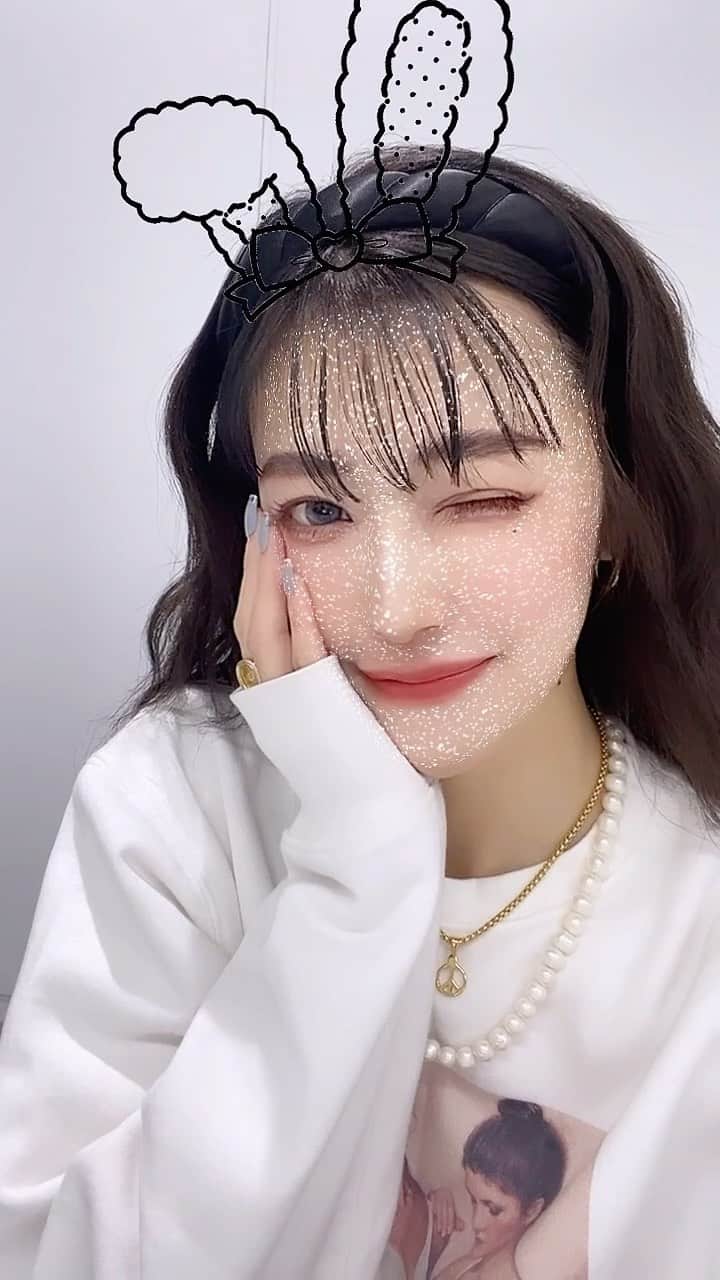 夏焼雅のインスタグラム：「ᵀᴴᴬᴺᴷ ᵞᴼᵁ⸝⋆  オンラインイベントに参加してくれたみんな〜ありがと〜🐰💕 みんなから元気もらったよ〜♪ らぶーーー🫰🏻💘  アルバム˚*.꒰ラフ　アンド　ピース ꒱.*˚ 4/27発売です💿 楽しみに待っててね〜✨✨✨  #ラフアンドピース #オンラインイベント #オンライン2ショット #高橋愛 #田中れいな #夏焼雅」
