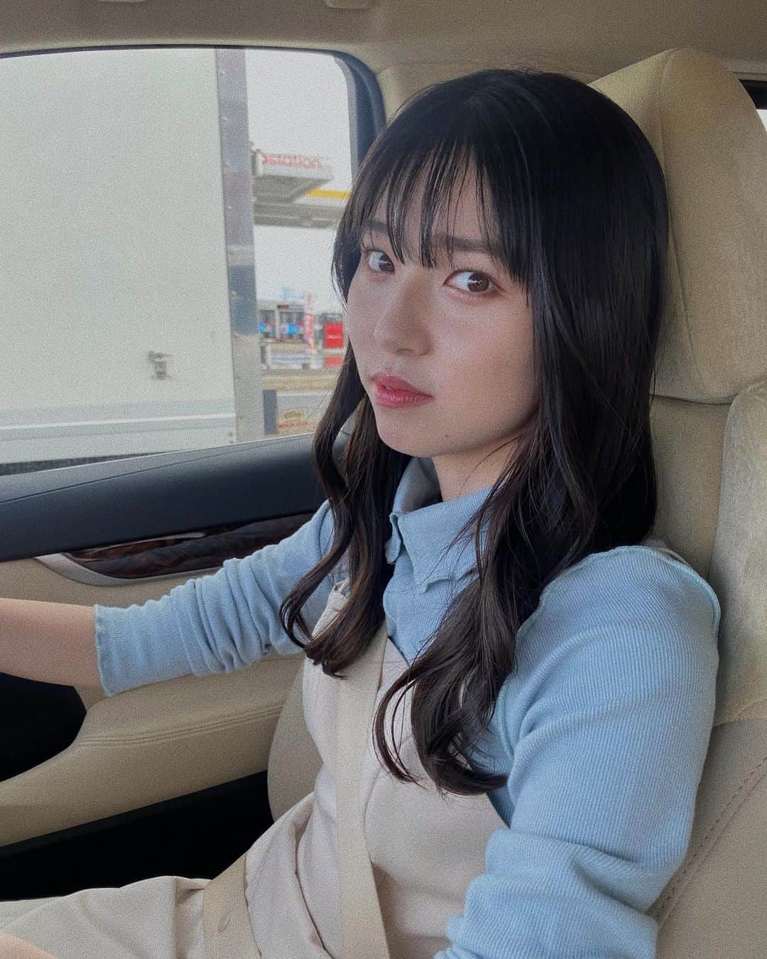 彩香さんのインスタグラム写真 - (彩香Instagram)「＊ バースデーガールJ❤️ @jonagold_ringomusume  21歳おめでとうございます㊗️🎊🎂 私が小6のときからいつも隣で私の面倒を見てくれてほんとに感謝感激です🙏🏻😂 これからもお祝いさせてもらうのでよろしくお願いします笑 お互いがんばるぞ〜！！！！ 助手席という特権を使い、助手席からの運転しているJを激写させていただきました〜😂 らぶ♡♡♡ ＊ ＊ ＊ #happybirthday #birthdaygirl #J #0323 #21歳」3月23日 22時02分 - saika_ringomusume