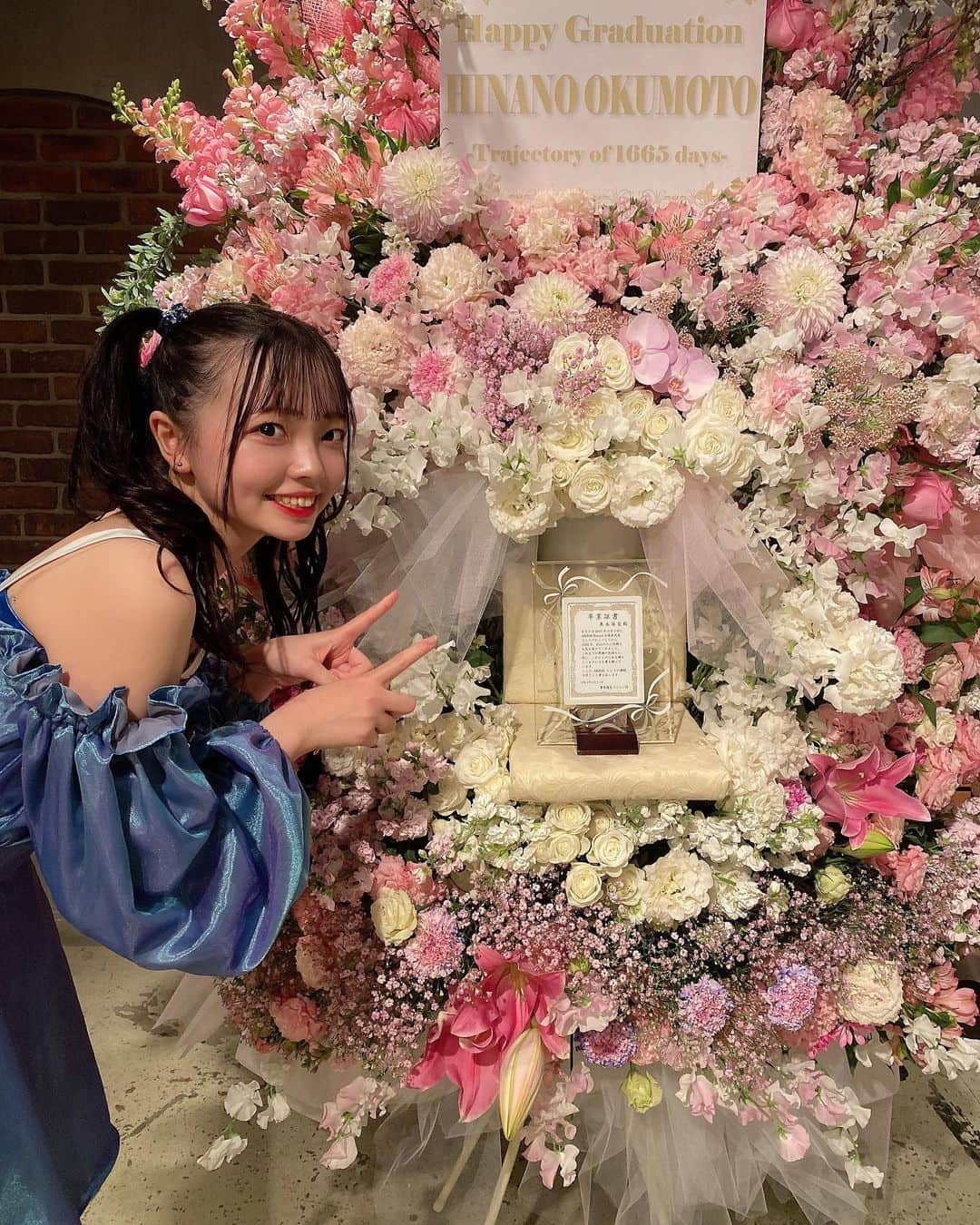 奥本陽菜さんのインスタグラム写真 - (奥本陽菜Instagram)「とっても素敵な卒業公演💭 ・ ・ ・ ・ 死ぬ時に一番最初に思い出す思い出は絶対これって言うのが決まりました😚 ・ ・ ・ 素敵なお花もありがとう🌸 ・ ・ ・ 大好きだよーーー‼️ ・ ・ たくさん写真撮ったので上げていきますね✊  #アイドル  #卒業ドレス  #卒業公演  #幸せ」3月23日 22時26分 - hinanohiroshima