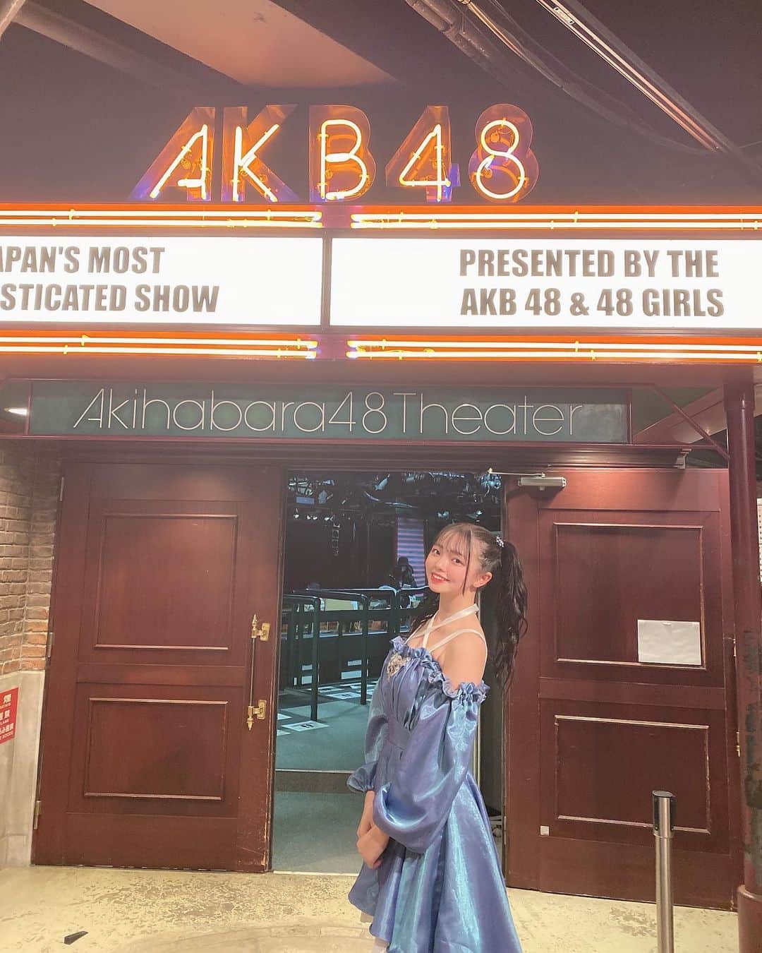 奥本陽菜さんのインスタグラム写真 - (奥本陽菜Instagram)「とっても素敵な卒業公演💭 ・ ・ ・ ・ 死ぬ時に一番最初に思い出す思い出は絶対これって言うのが決まりました😚 ・ ・ ・ 素敵なお花もありがとう🌸 ・ ・ ・ 大好きだよーーー‼️ ・ ・ たくさん写真撮ったので上げていきますね✊  #アイドル  #卒業ドレス  #卒業公演  #幸せ」3月23日 22時26分 - hinanohiroshima