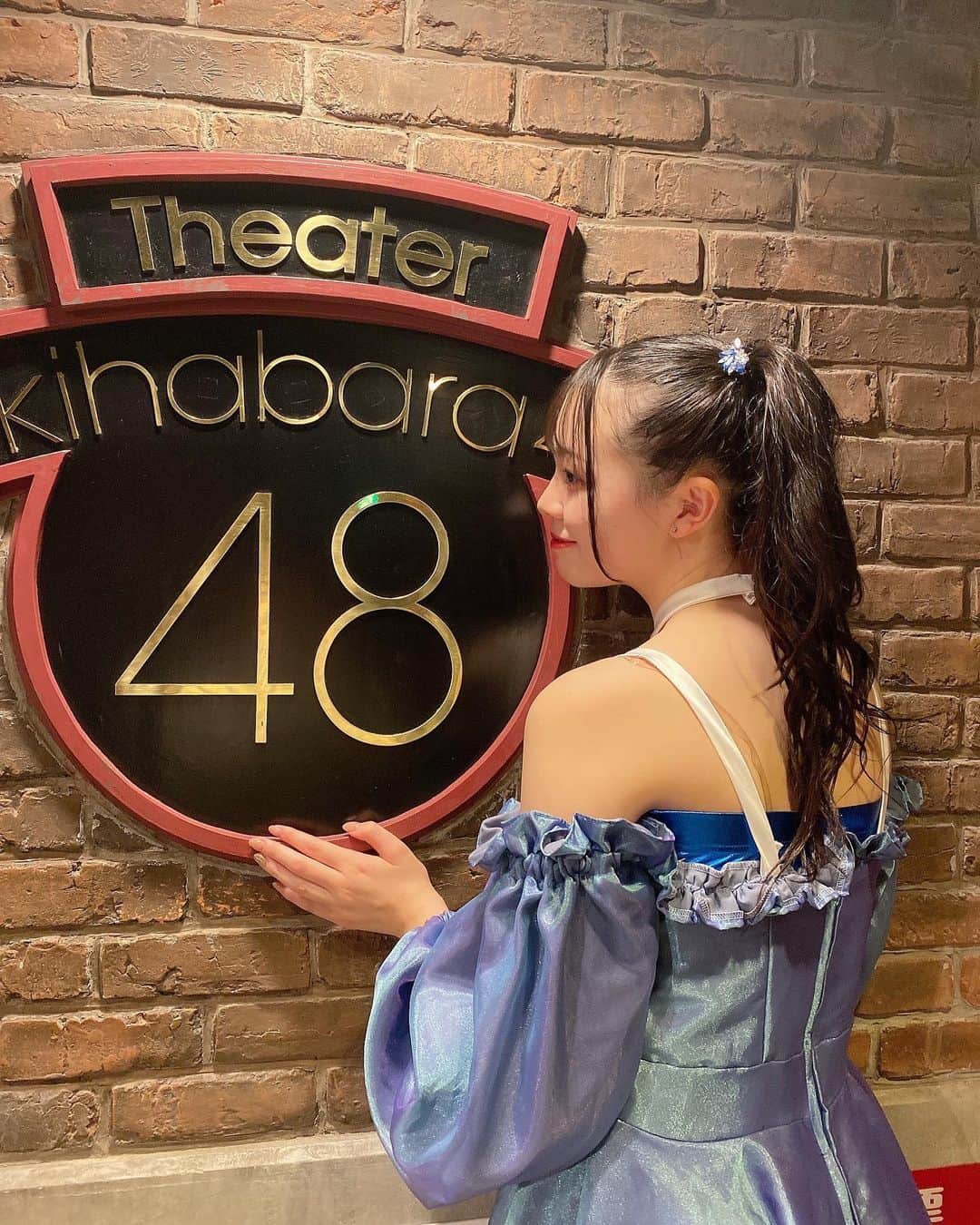 奥本陽菜さんのインスタグラム写真 - (奥本陽菜Instagram)「とっても素敵な卒業公演💭 ・ ・ ・ ・ 死ぬ時に一番最初に思い出す思い出は絶対これって言うのが決まりました😚 ・ ・ ・ 素敵なお花もありがとう🌸 ・ ・ ・ 大好きだよーーー‼️ ・ ・ たくさん写真撮ったので上げていきますね✊  #アイドル  #卒業ドレス  #卒業公演  #幸せ」3月23日 22時26分 - hinanohiroshima