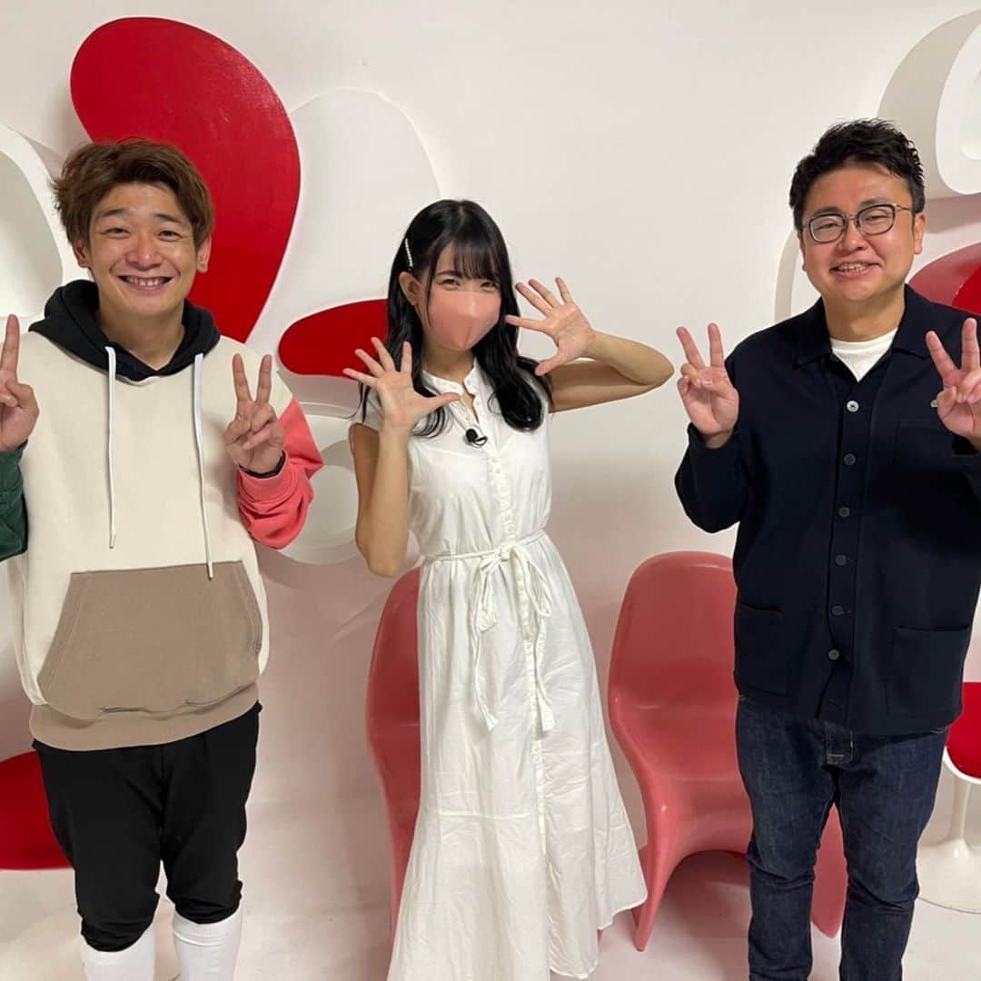 天羽希純のインスタグラム：「《告知🕊》  佐久間宣行のNOBROCK TV 「銀シャリ 100ボケ100ツッコミチャレンジ」 に出演させて頂きました✨  この企画と知らず大好き銀シャリさんに会えた嬉しさとビックリで頭がパンクして自分でも何してたか覚えてないです😭  見てくれたら嬉しいです💓  https://m.youtube.com/watch?v=tDFpa_coyxg  #NOBROCKTV #YouTube #アイドル  #佐久間宣行 #銀シャリ」