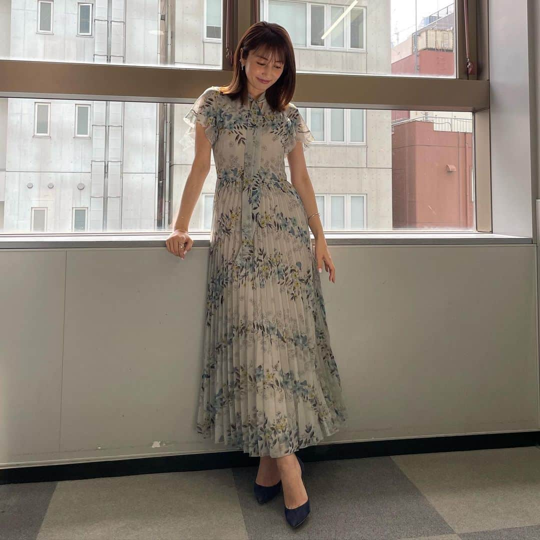 矢田亜希子さんのインスタグラム写真 - (矢田亜希子Instagram)「本日もラヴィット！ ありがとうございました‼︎ あんパンランキング1位当てました！やったー！ 今日は朝から長〜い一日でしたが、夜はとても幸せ時間を過ごせました☆ #ラヴィット#水曜日#tbs#ラヴィットランキング1位 衣装は @vendomeaoyama_official @plusvemdome_official  ワンピース @redvalentino」3月23日 23時23分 - akiko_yada