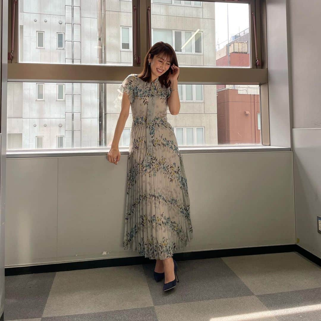 矢田亜希子さんのインスタグラム写真 - (矢田亜希子Instagram)「本日もラヴィット！ ありがとうございました‼︎ あんパンランキング1位当てました！やったー！ 今日は朝から長〜い一日でしたが、夜はとても幸せ時間を過ごせました☆ #ラヴィット#水曜日#tbs#ラヴィットランキング1位 衣装は @vendomeaoyama_official @plusvemdome_official  ワンピース @redvalentino」3月23日 23時23分 - akiko_yada