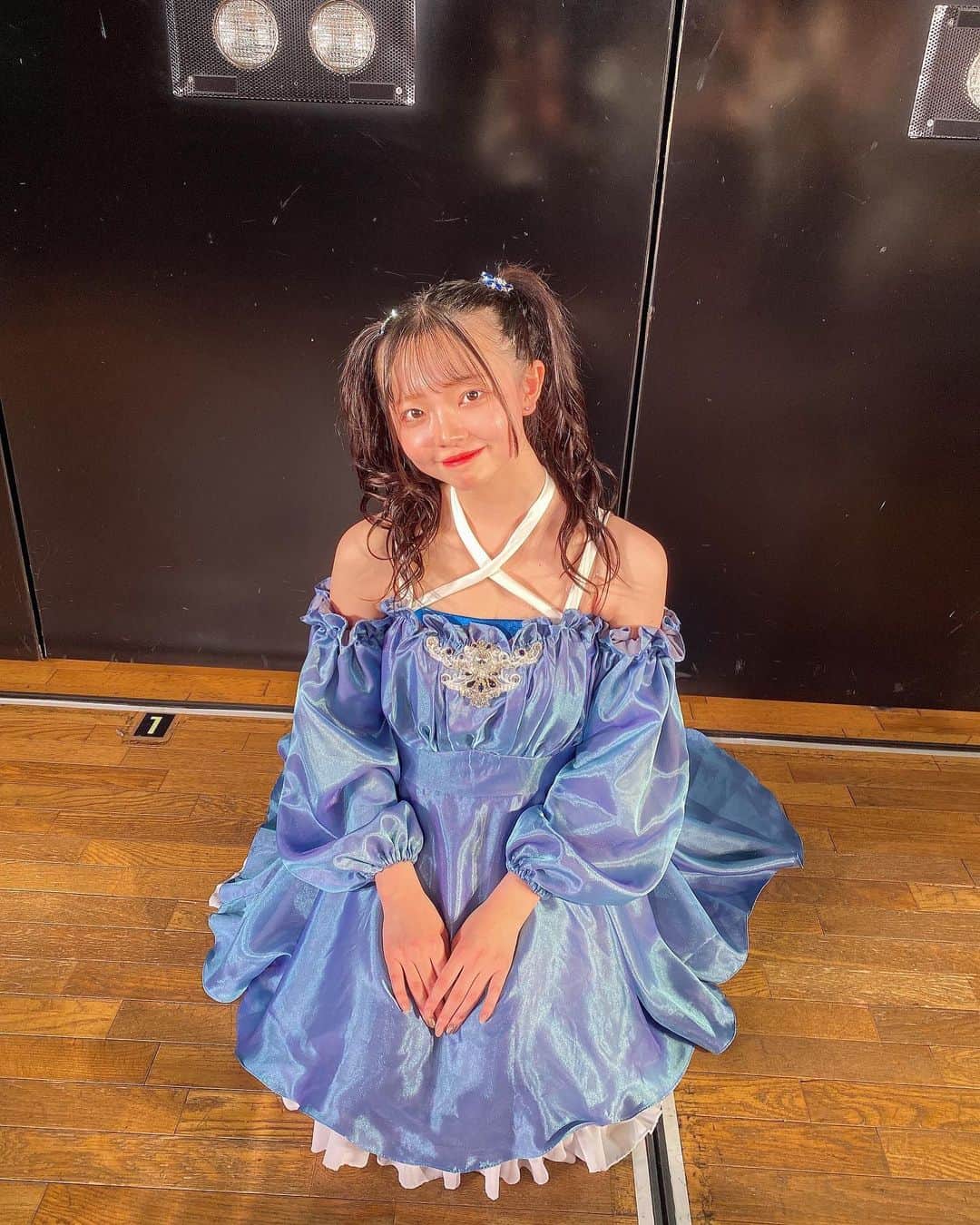 のインスタグラム：「素敵なドレスと髪型ありがとうございました😚幸せです😌 ・ ・ ・  #ツインテール  #エクステロング  #卒業ドレス」