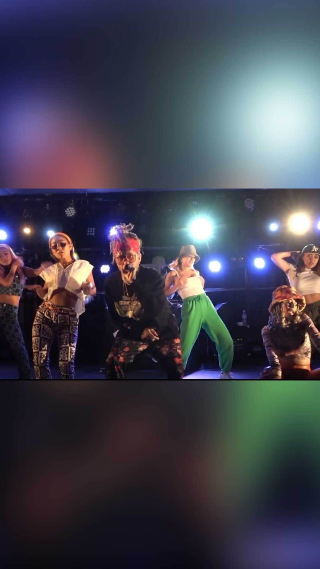 ヤコポのインスタグラム：「Pick it up slooooooow ... LIVE ( slow slow ) 💚  #reggae #dancehall #iakopo #afrobeat #liveslowslow #lilwayne #2chainz #dancers #reggaeton #rap #legend #kulajones」