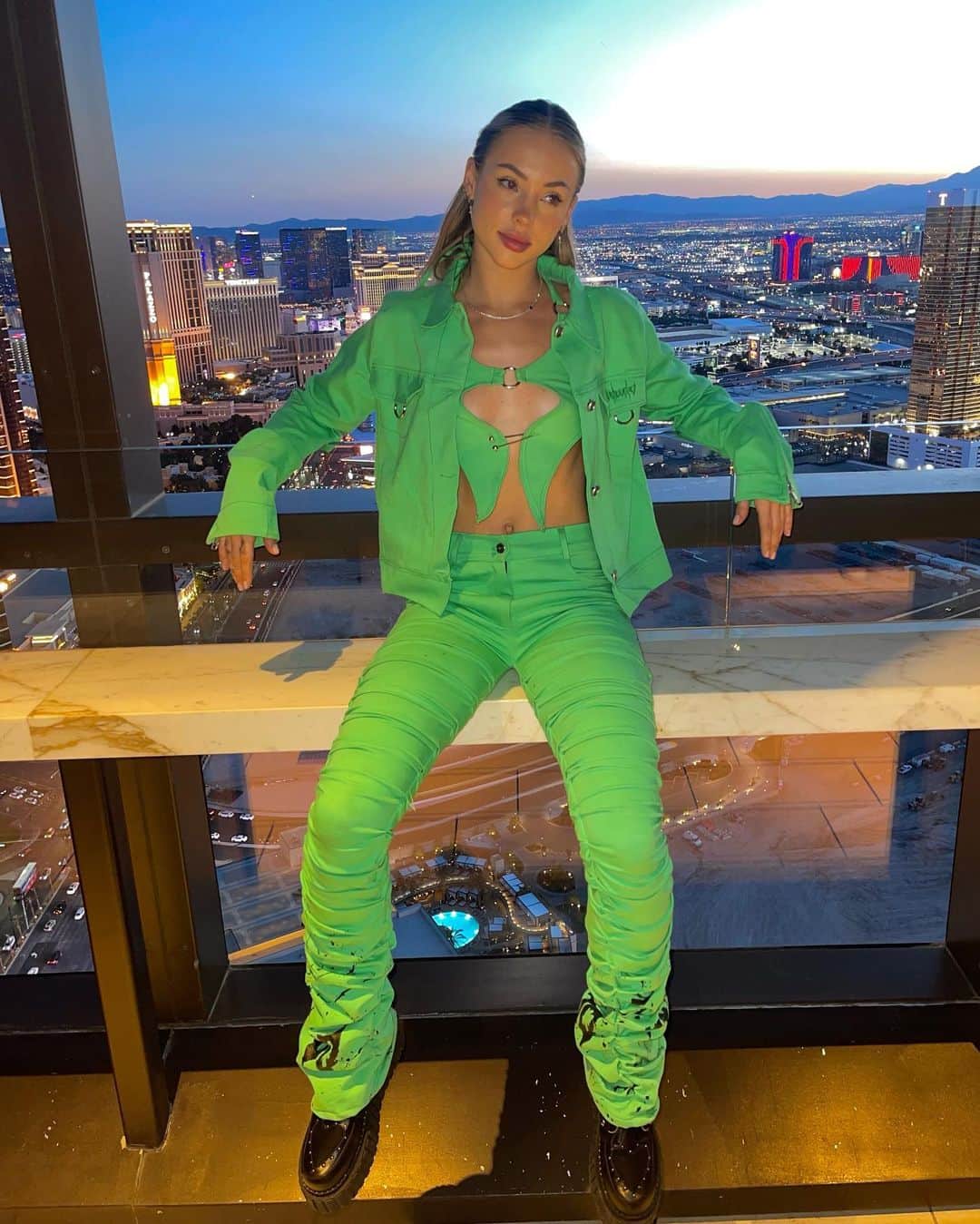 チャーリー・ジョーダンのインスタグラム：「💚Slime💚 Vegas was so much fun but I’m off to Miami Music week! I get to play with some of the best this weekend! Who’s headed out to ultra 👀」