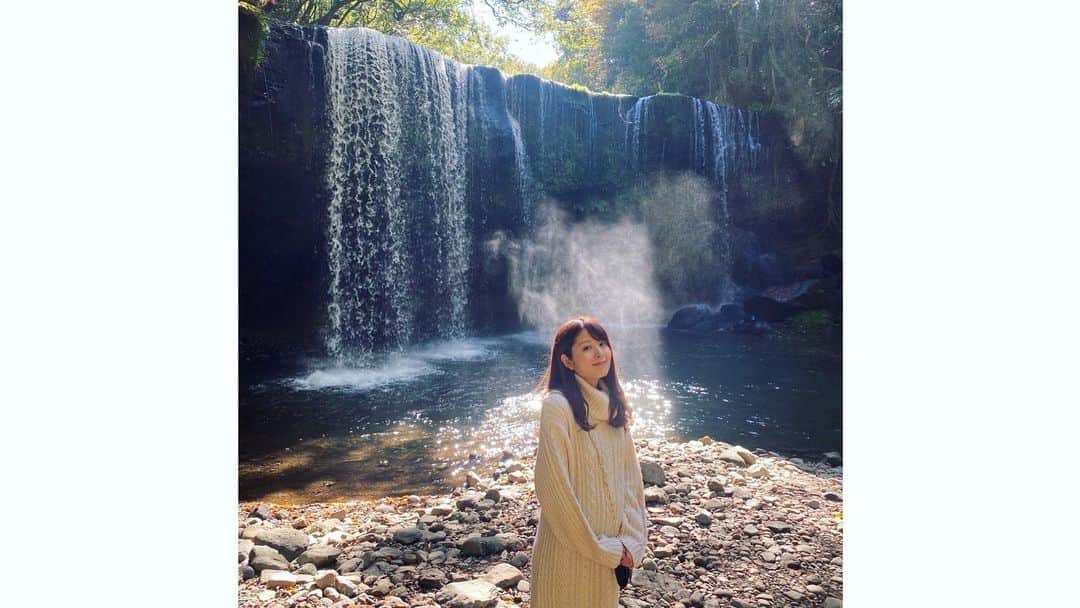 中島遥のインスタグラム：「黒川温泉の次は#鍋ヶ滝　🙆‍♀️滝の音に癒されて、滝浦にも行けて、マイナスイオンを沢山浴びました😭✨ やっぱり、自然は気持ちいいね🙆‍♀️  #滝#九州#自然 #宮崎旅行#熊本#温泉#阿蘇#阿蘇山#旅行#travel#宮崎県#絶景#お出かけ#portrait#ファインダー越しの私の世界#東京カメラ部#カメラ#一眼レフ#フォロー#カメラ女子#自然#follow#japan#いいね#コメント#ありがとうございます#japanesefood」