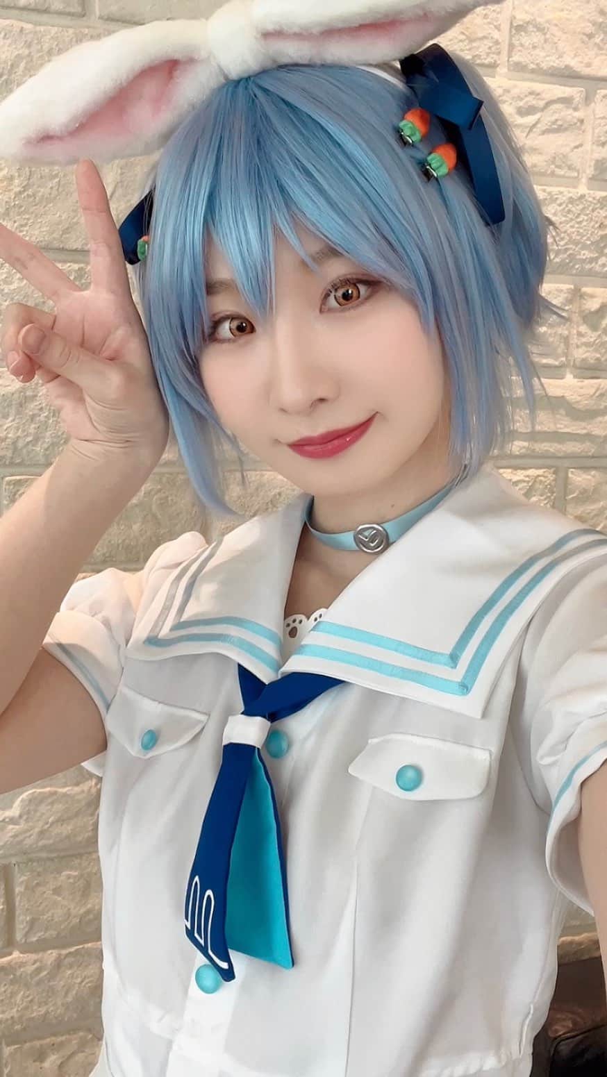 のインスタグラム：「你覺得我穿這種角色扮演怎麼樣？💙 穿角色扮演拍片情緒高漲☺︎  #伊東める #伊東愛瑠 #コスプレ #角色扮演 #cosplay #vtuber #兎田ぺこら」