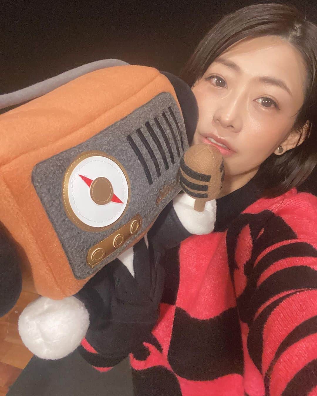 のインスタグラム：「４月から始まるのすけさんの📻 「サザンおふかいラジオ」 なんとタイトルコールをわたし範田紗々が務めさせていただくことになりました‼️ 理由は…「横浜育ちだから」 ありがとうございます‼️🤣 ４月から毎週(火)25:00スタート‼️ 全国約100局でOn Air‼️ サザンオールスターズ・桑田佳祐様特化型ラジオ番組「サザンおふかいラジオ」 みなさんぜひ👂✨ 【サザンおふかいラジオTwitter】 https://twitter.com/sasofukairadio?s=21 #DJのすけ #サザンおふかいラジオ」