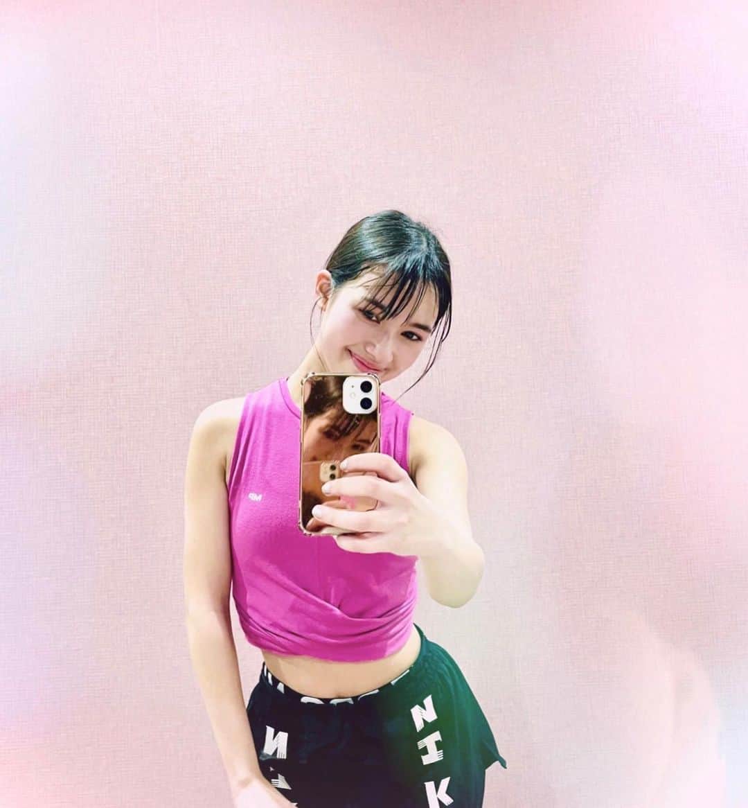 新井舞良のインスタグラム：「いぇい。 そーとー汗かいてます。 体動かすとイキイキする🌟どんどん運動してこ！！！！！！ I worked up a good sweat! Moving my body feels great. Let’s keep exercising😤」